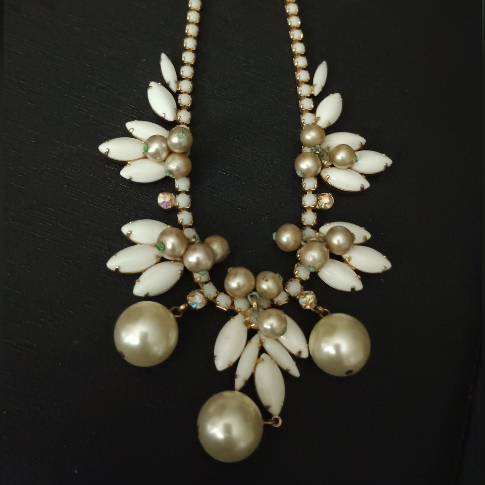 Vintage Julianna Elegant Pearl and White Navette Cha Cha Necklace